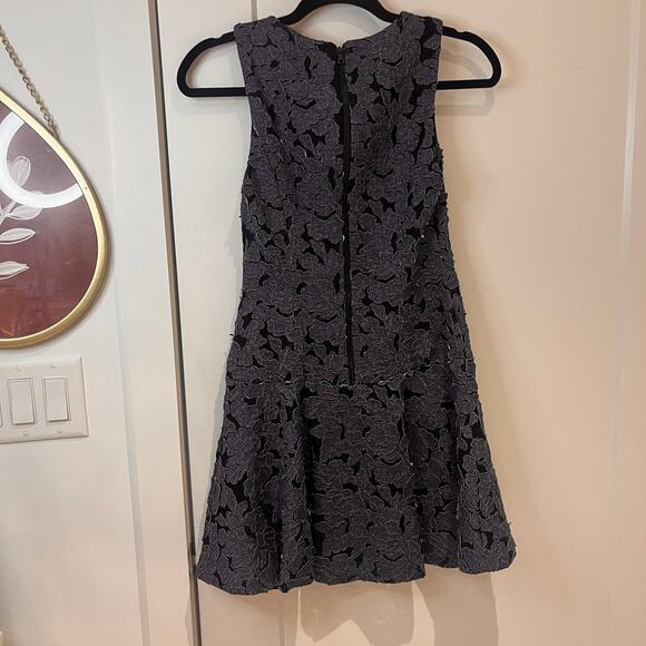 Alice + Olivia Blue Floral Aplique Fonda Crew Sleeveless Fit and Flare Dress 0 - Picture 4 of 14